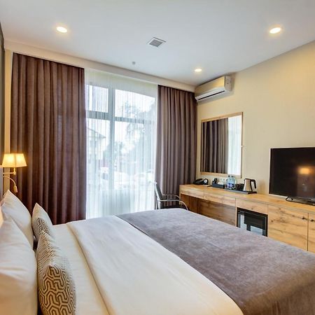 Aurum Hotel Bishkek Exterior photo
